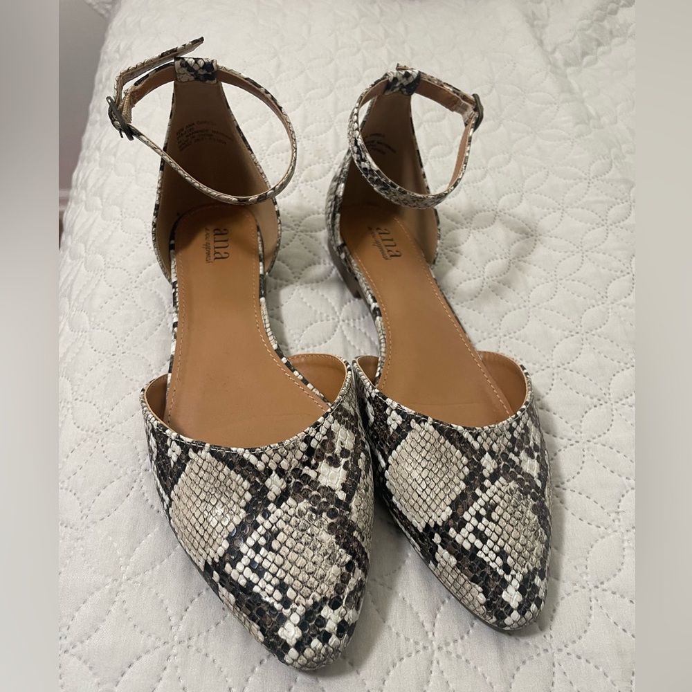 A.n.a pointed flats size 8.5